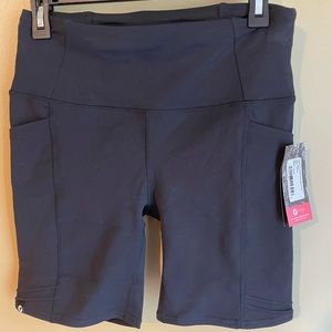 New Oiselle Mid length pocket jogger shorts size 8 black